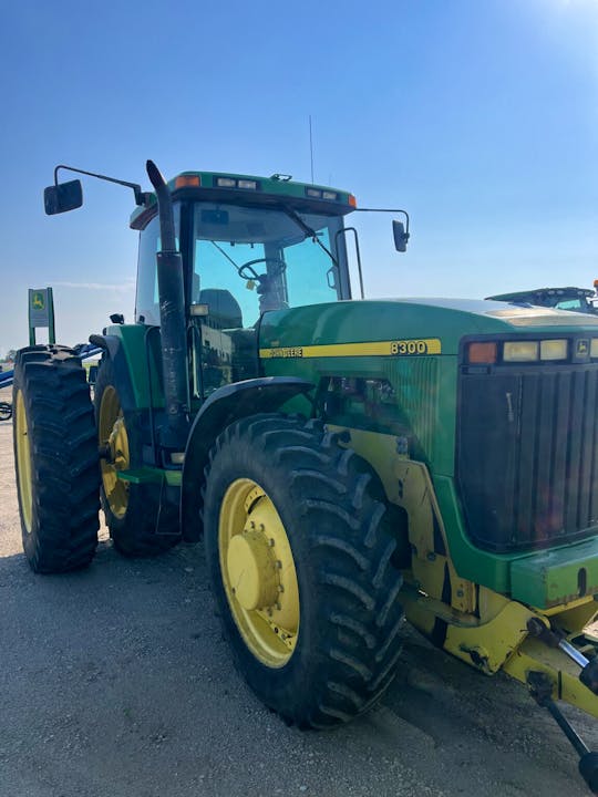 John Deere 8300
