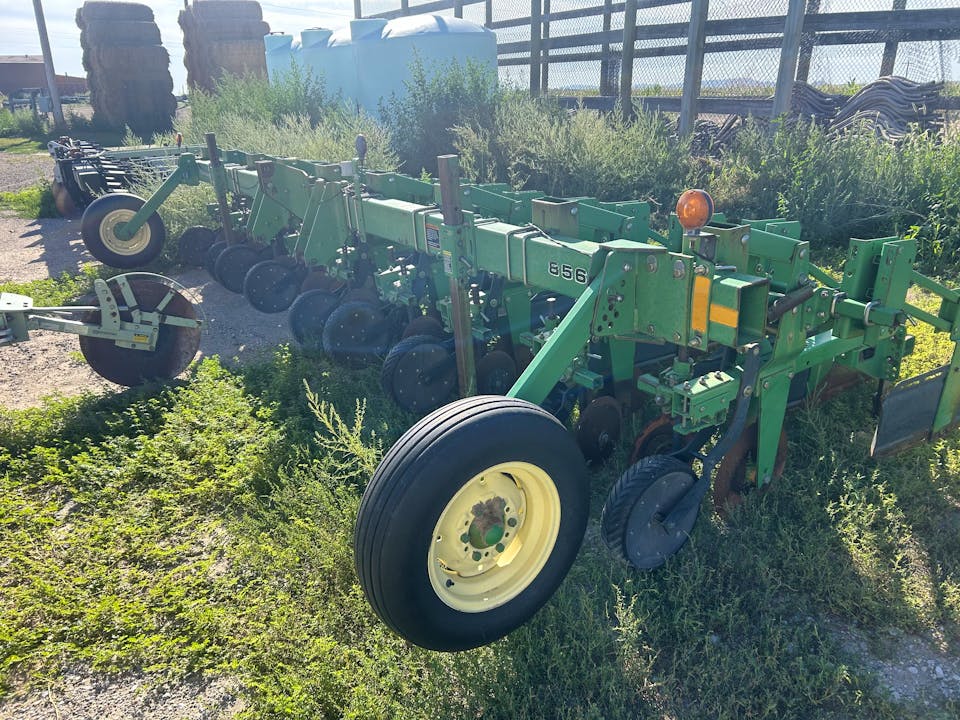 John Deere 856