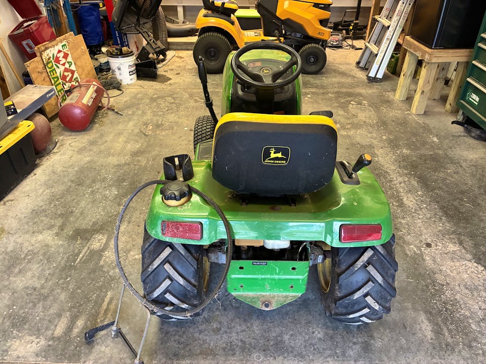 John Deere GT225