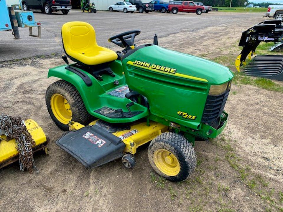 John Deere GT235
