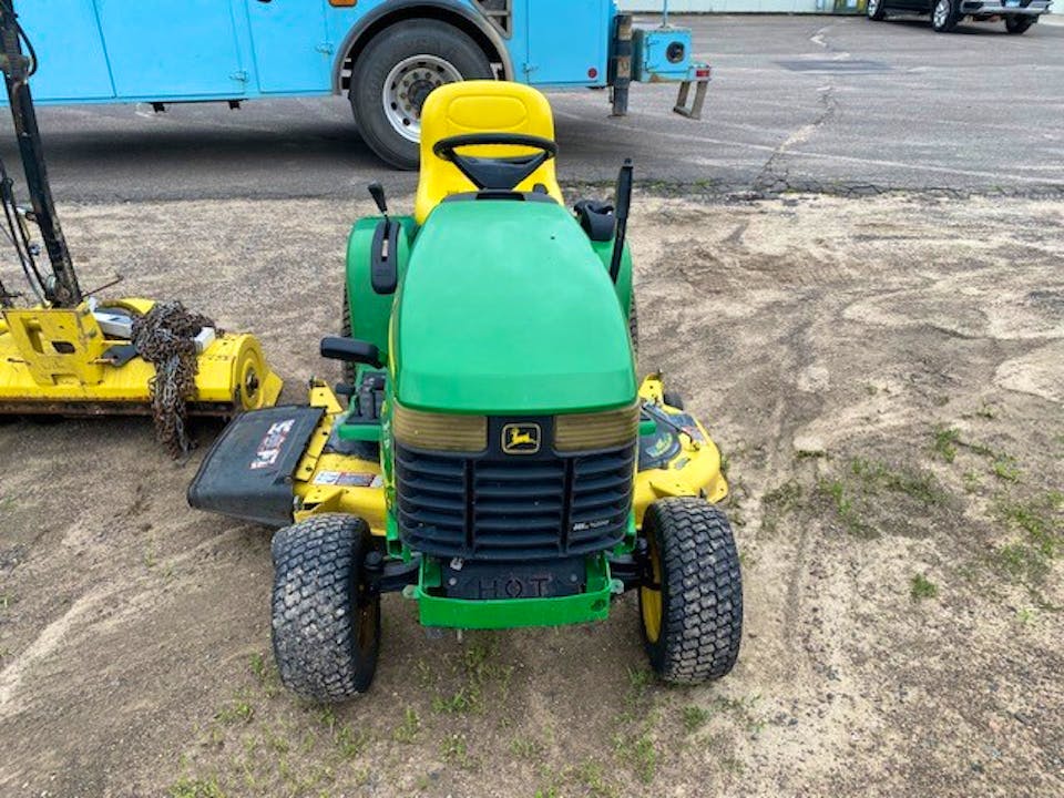 John Deere GT235
