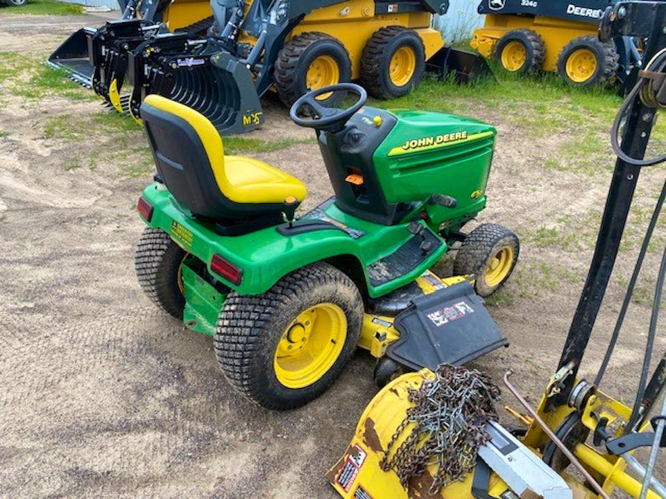 John Deere GT235