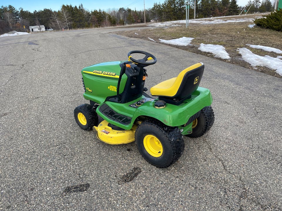 John Deere LT166
