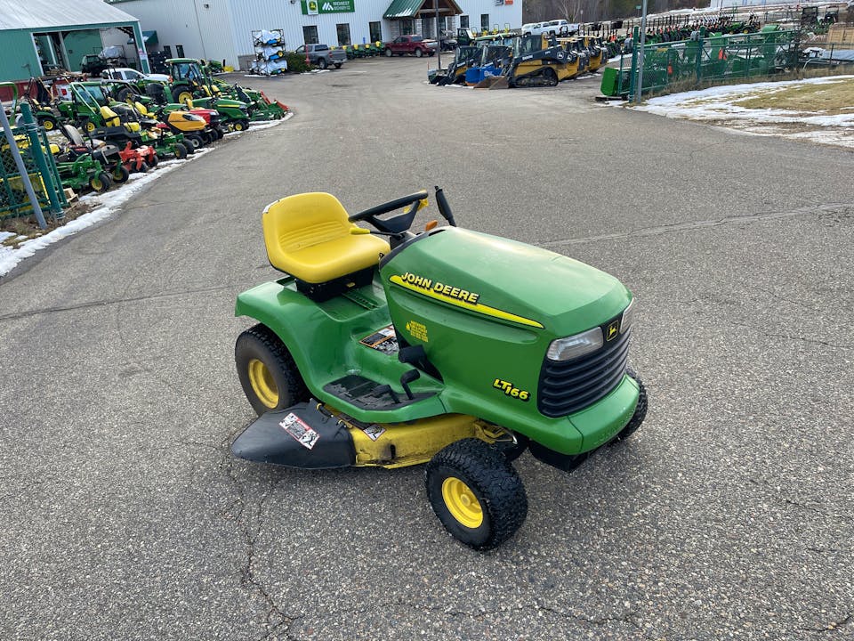 John Deere LT166
