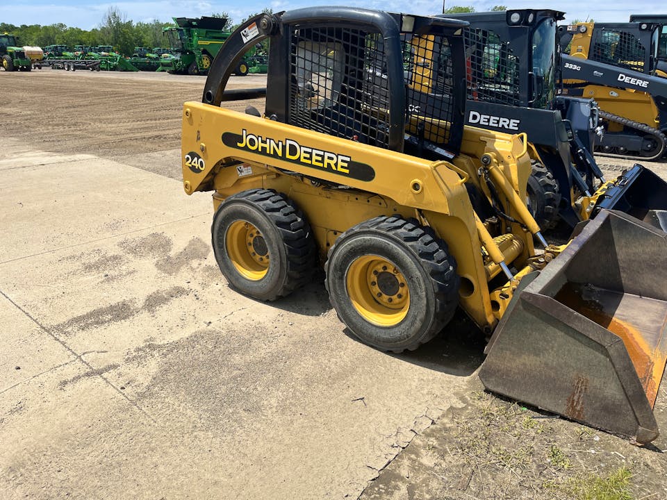 John Deere 240