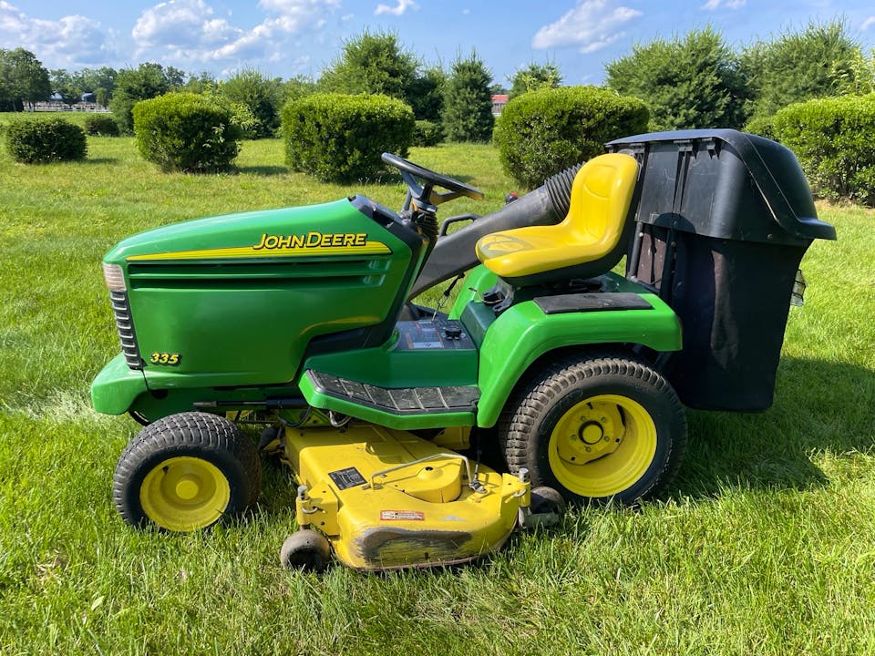 John Deere 335