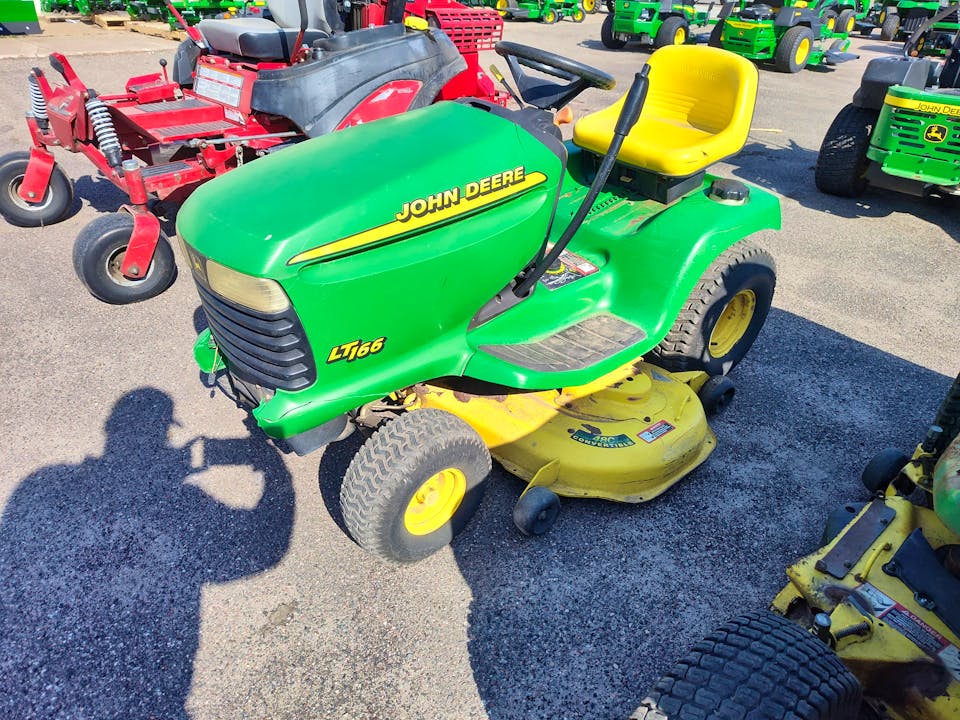 John Deere LT166