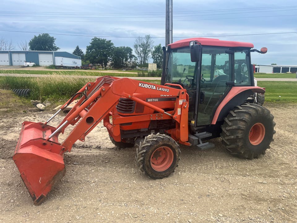 Kubota M5700