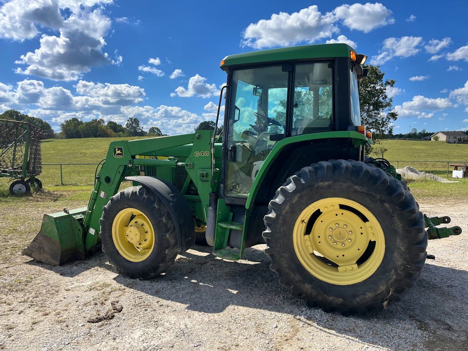 John Deere 6210