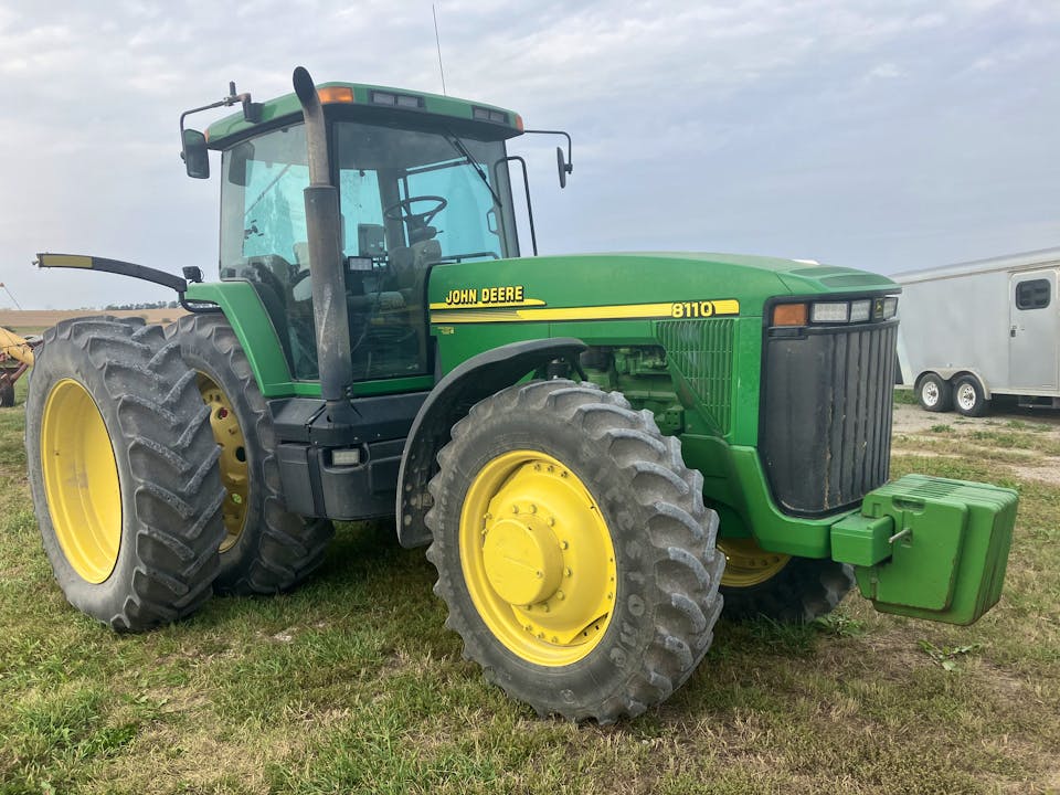 John Deere 8110