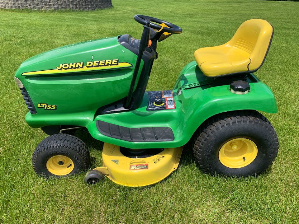 John Deere LT155