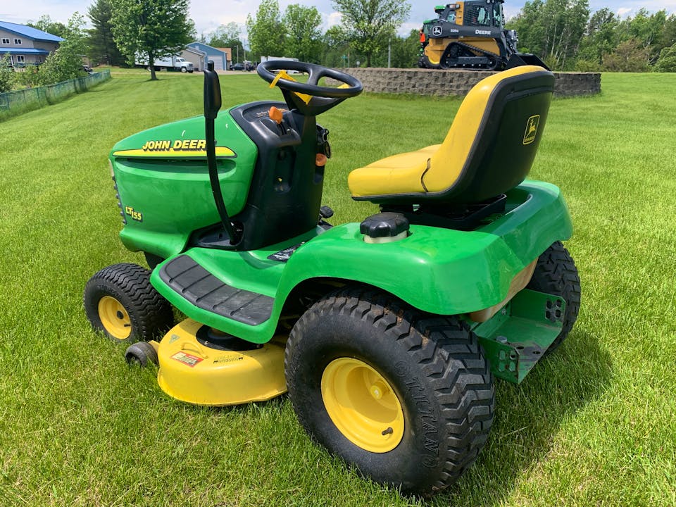 John Deere LT155