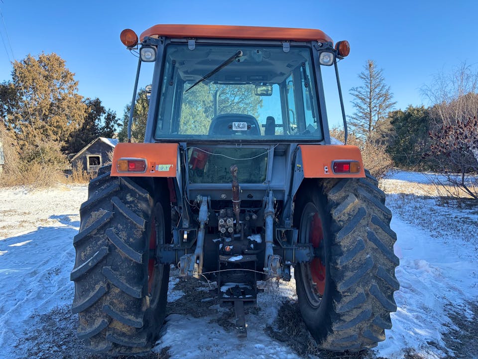 Kubota M110