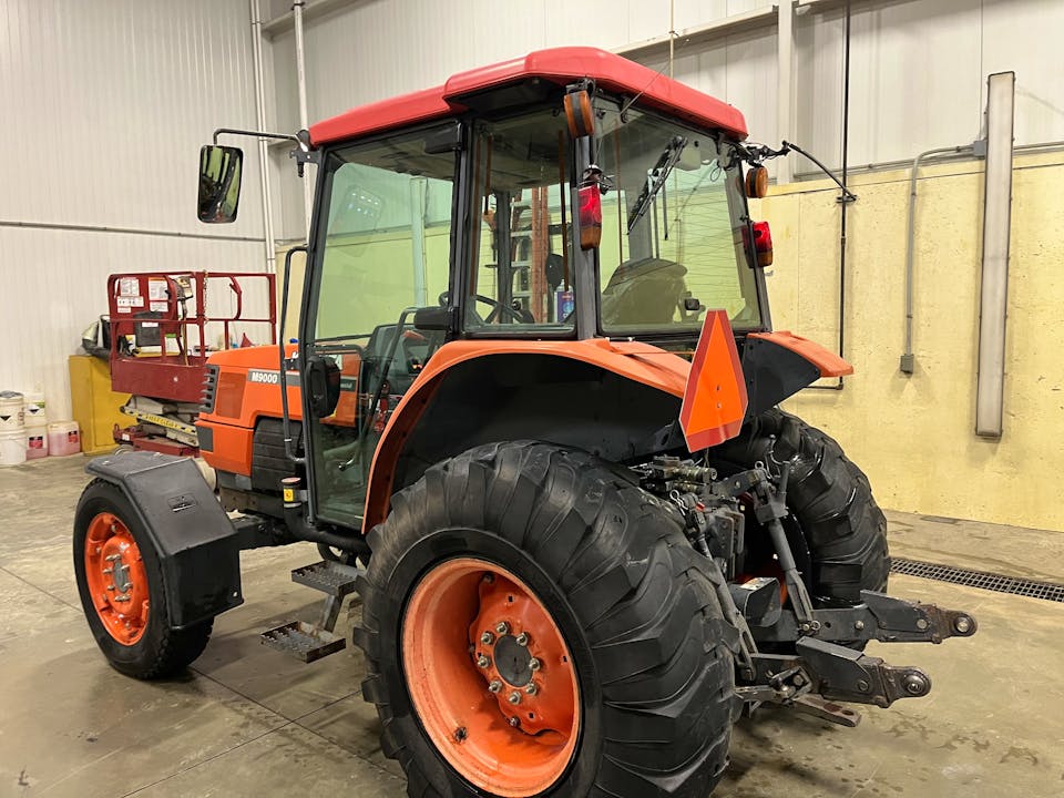 Kubota M9000