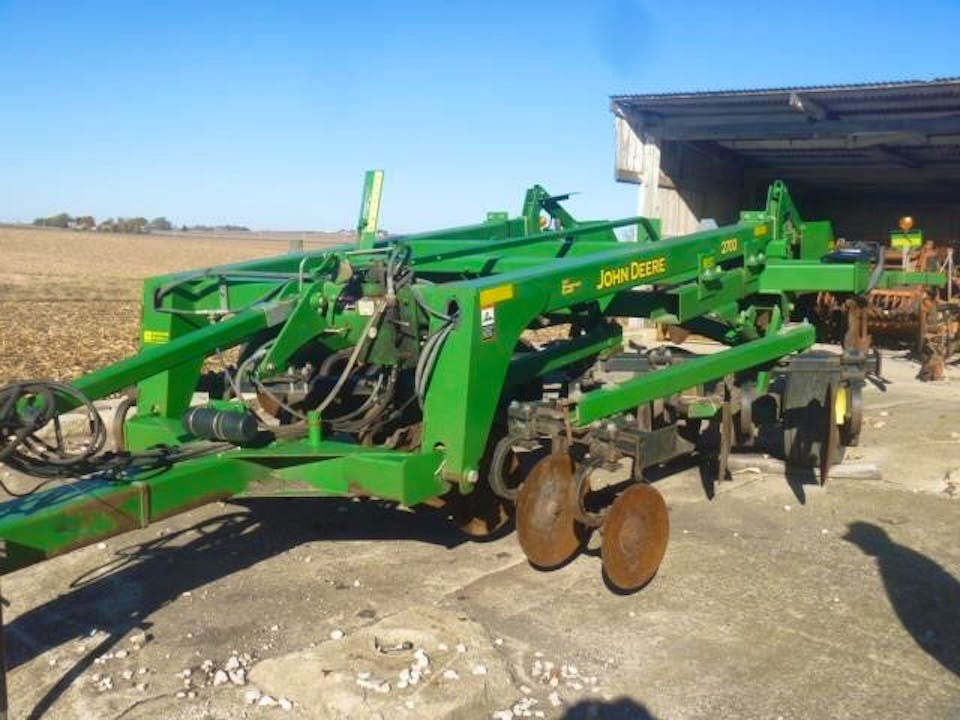 John Deere 2700