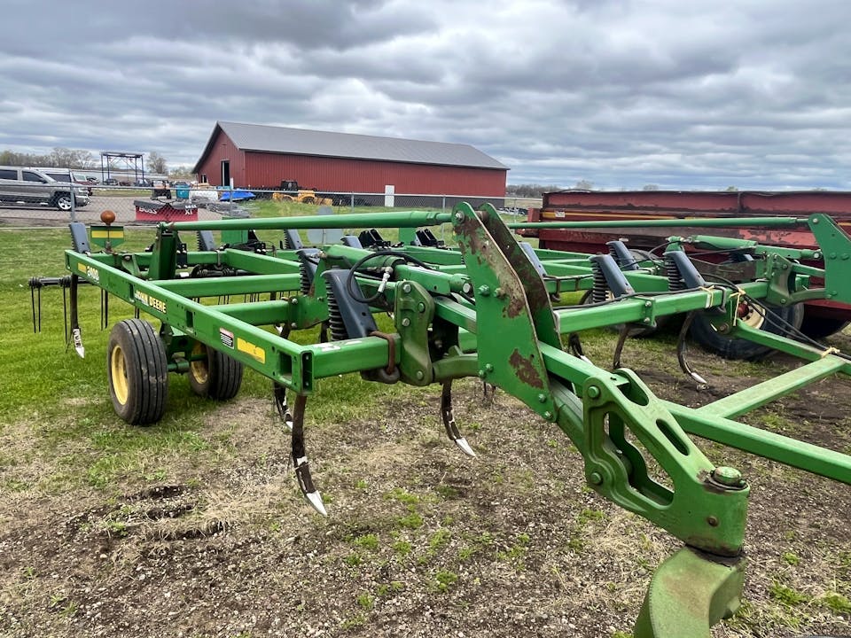 John Deere 2400