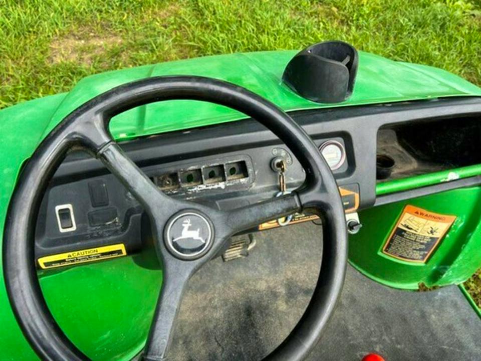 John Deere 4X2