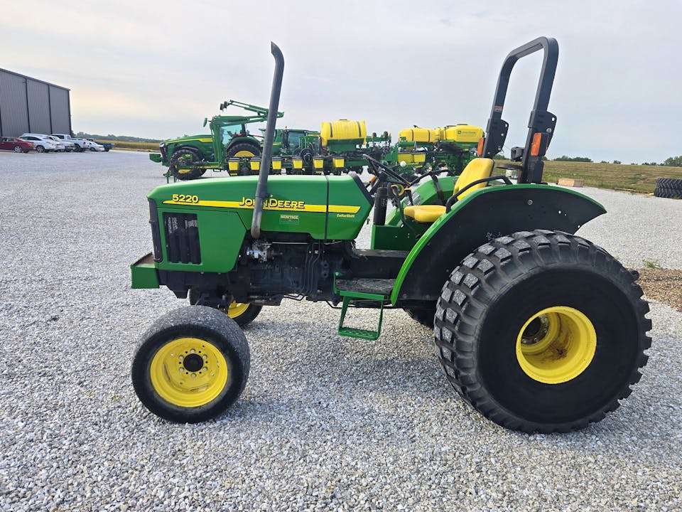 John Deere 5220