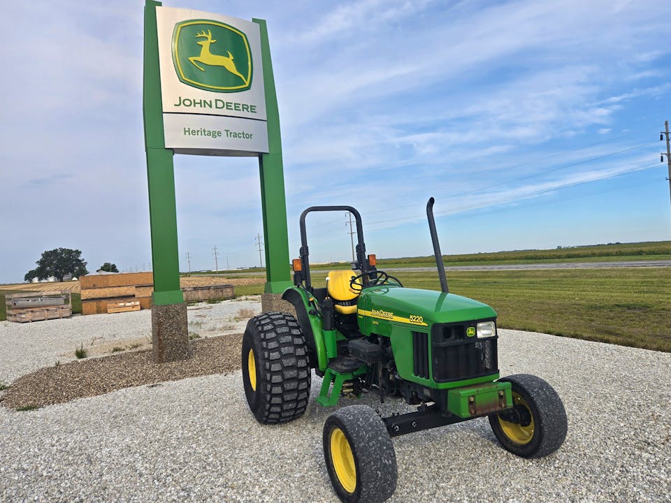 John Deere 5220
