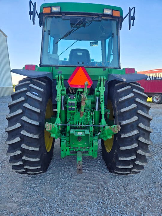 John Deere 7210