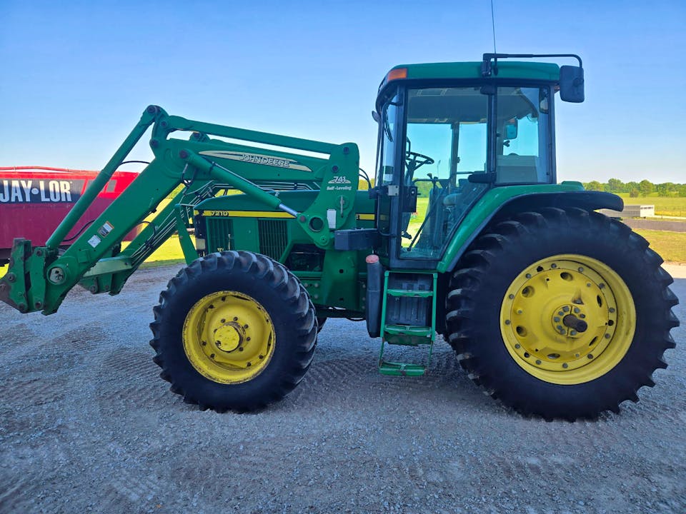 John Deere 7210