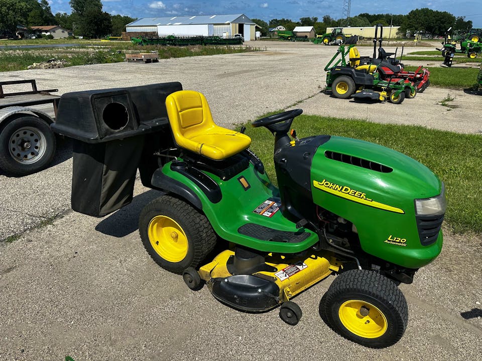 John Deere L120