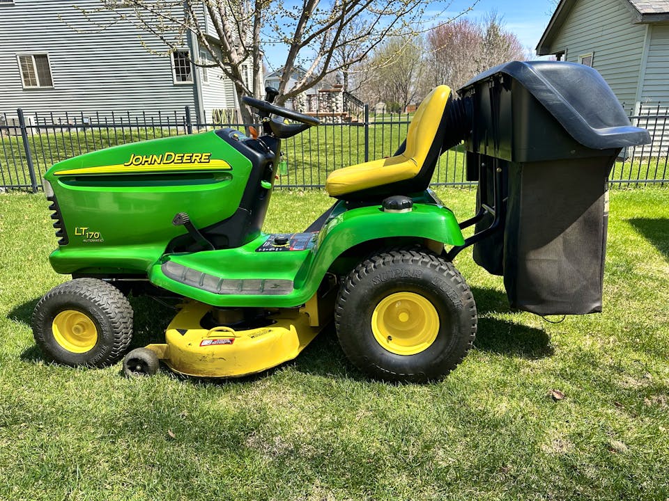 John Deere LT170