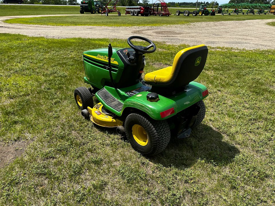 John Deere LX266
