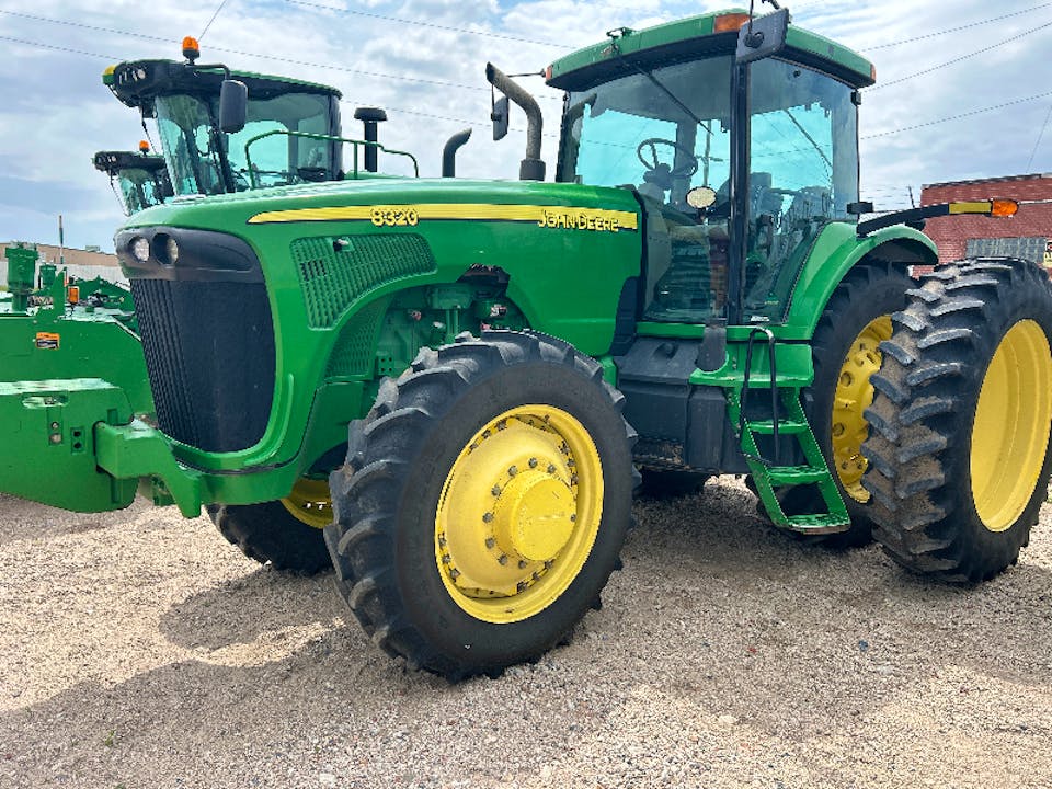 John Deere 8320