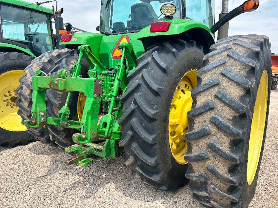 John Deere 8320
