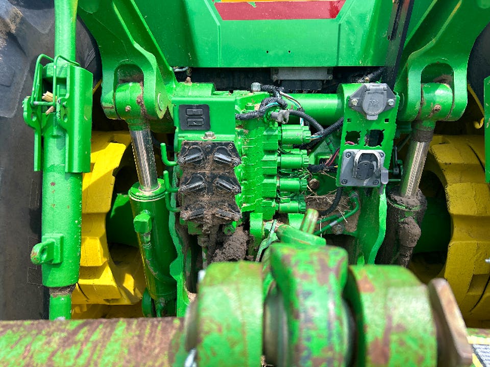 John Deere 8320