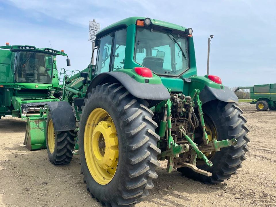 John Deere 7520