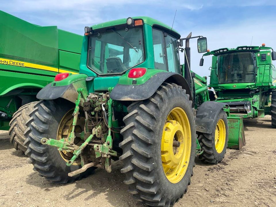 John Deere 7520