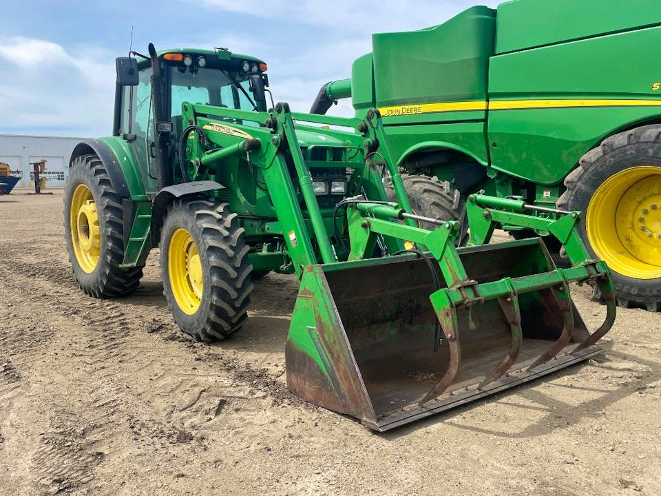 John Deere 7520
