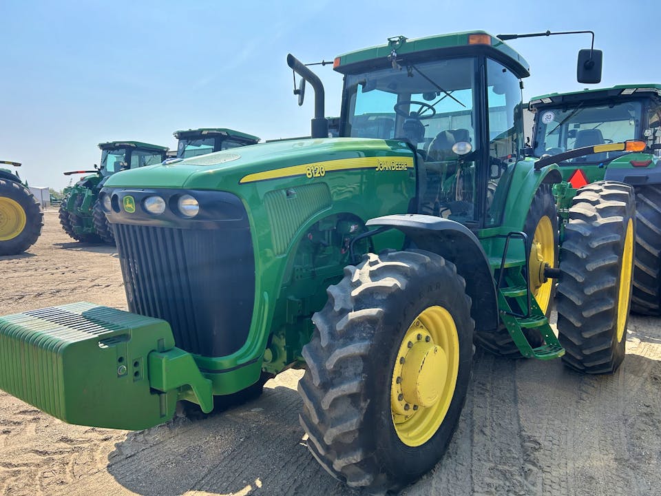 John Deere 8120