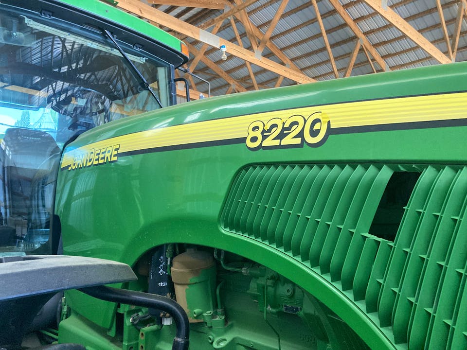 John Deere 8220