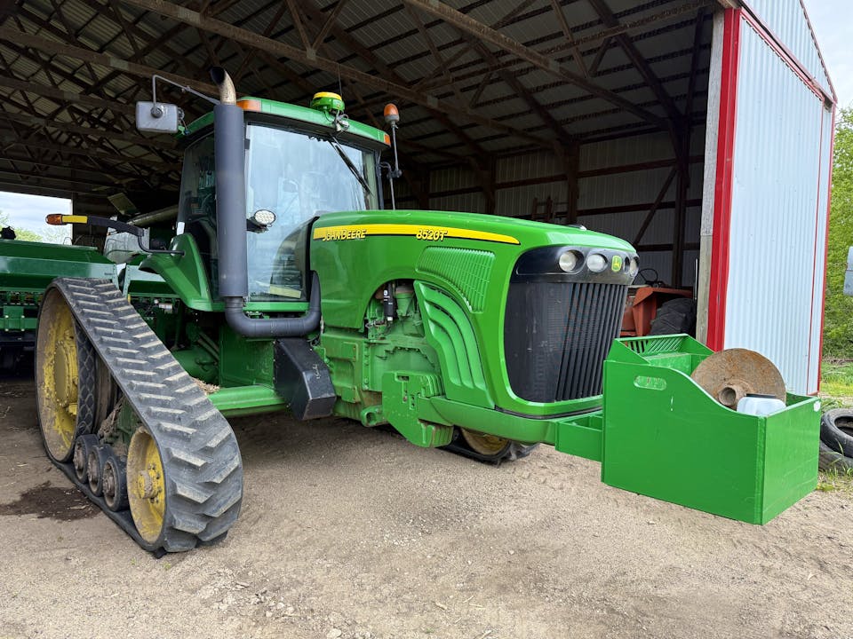 John Deere 8520T