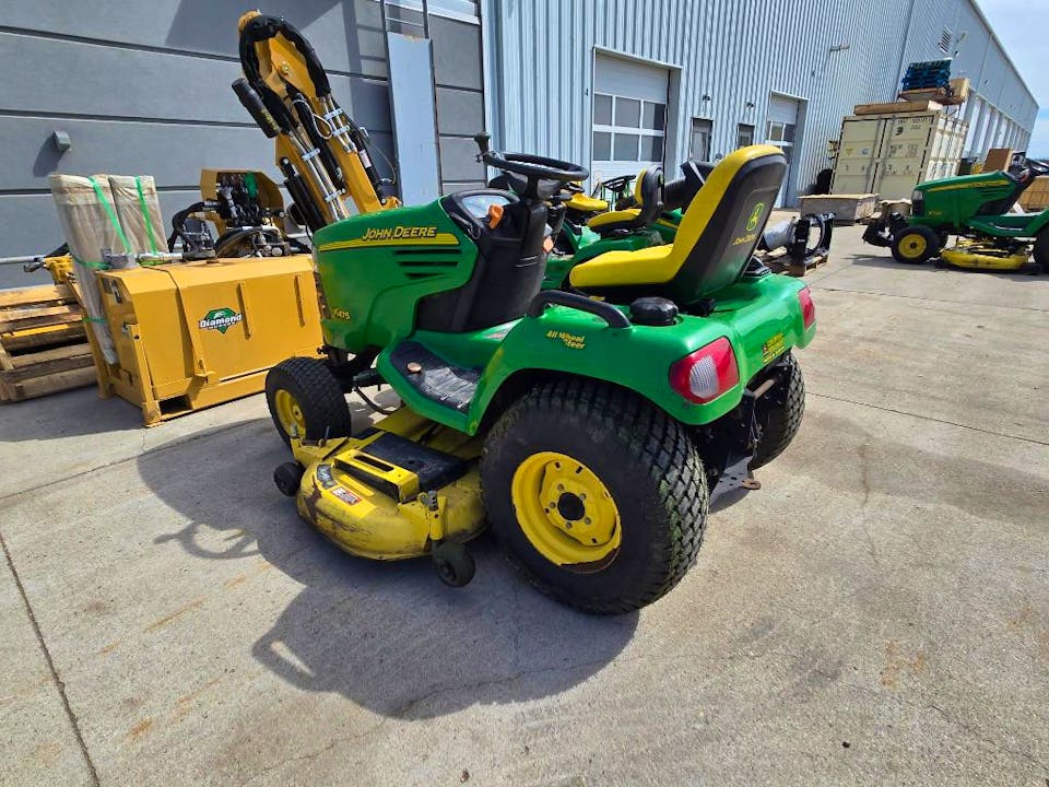John Deere X475