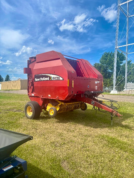 New Holland BR780