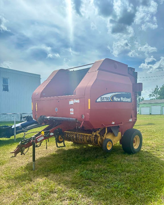 New Holland BR780