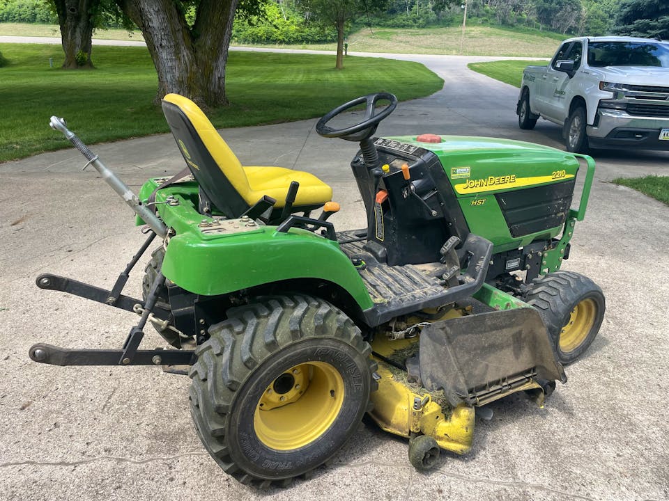 John Deere 2210