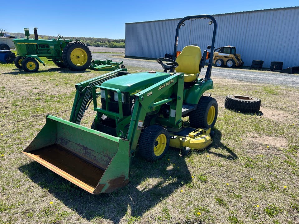 John Deere 2210