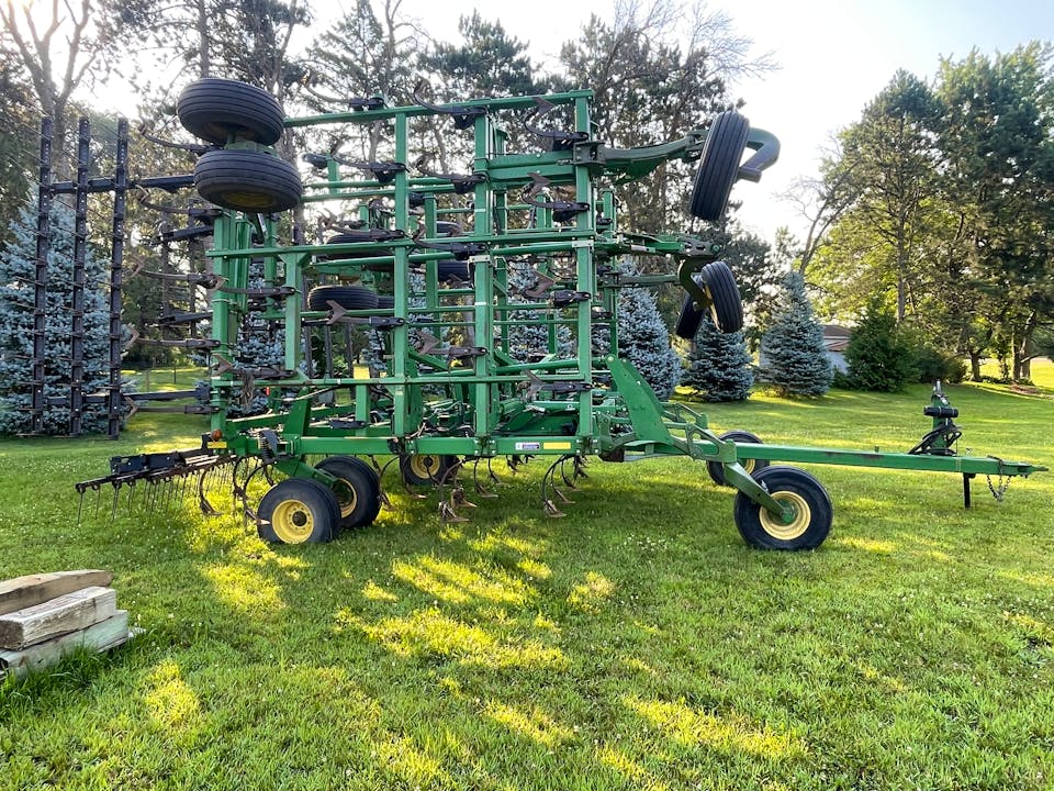 John Deere 2210