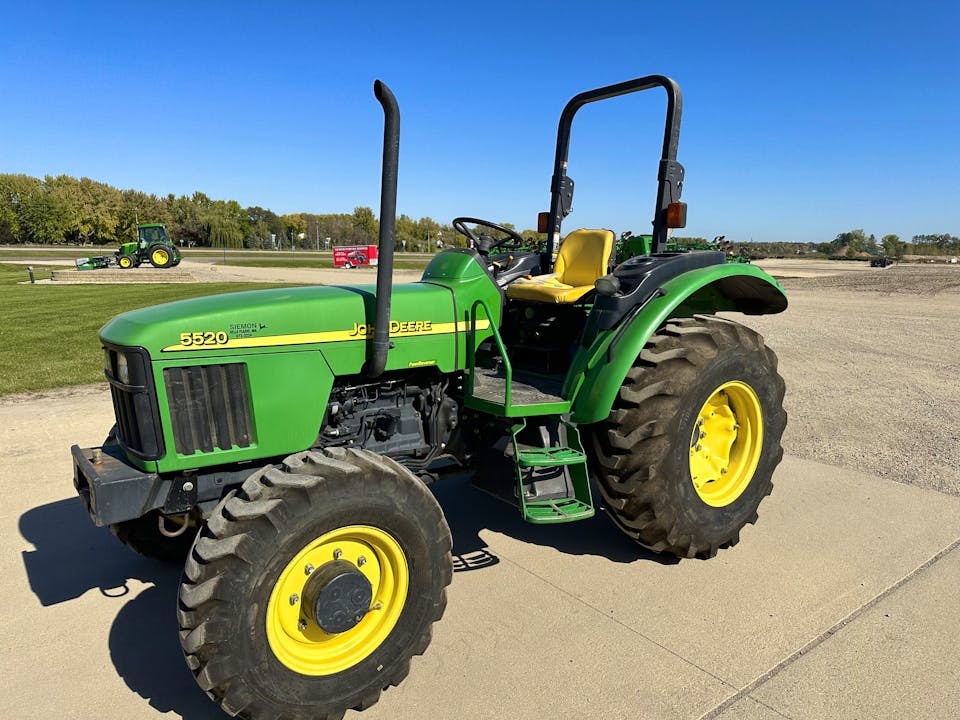 John Deere 5520