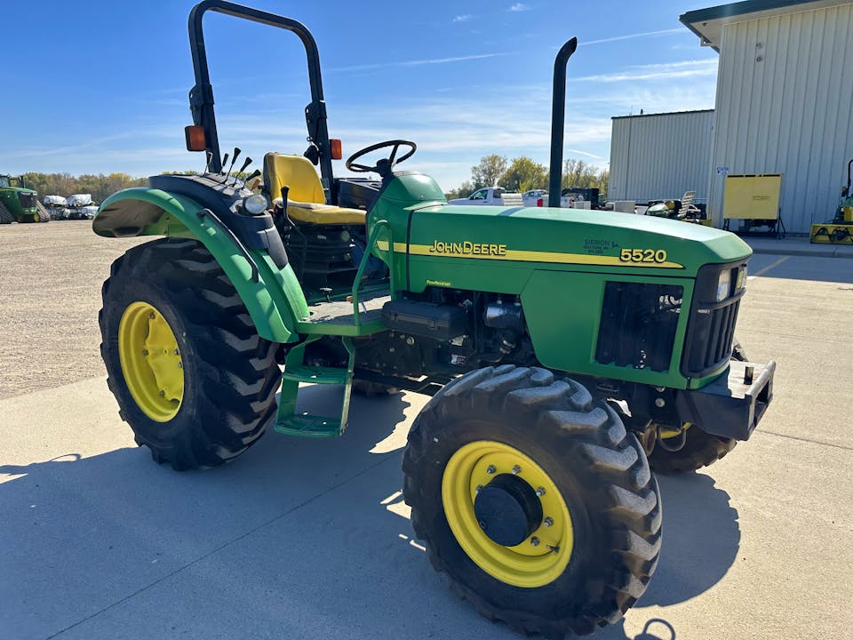 John Deere 5520