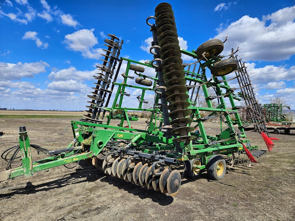 John Deere 726