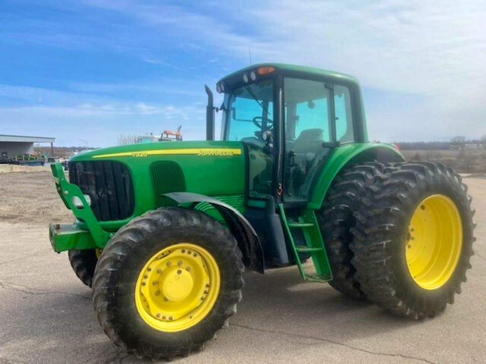 John Deere 7320