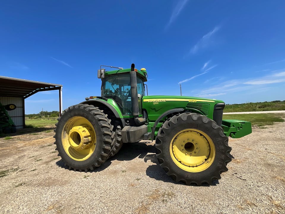 John Deere 8520
