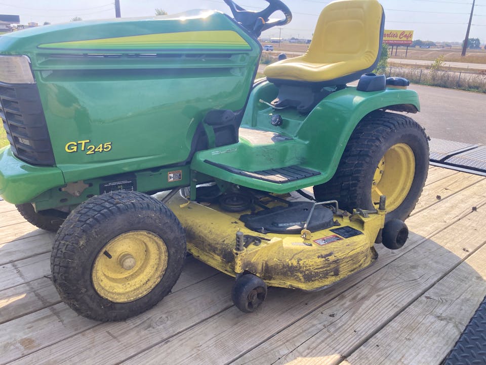 John Deere GT245