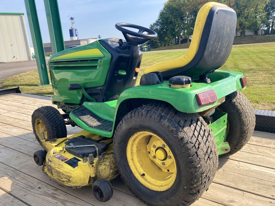 John Deere GT245